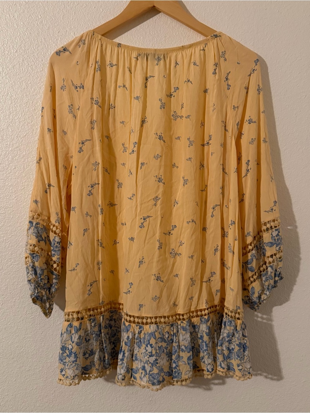 Fever Yellow Floral Peasant Blouse with Blue Trim Size 2X - Picture 8 of 10